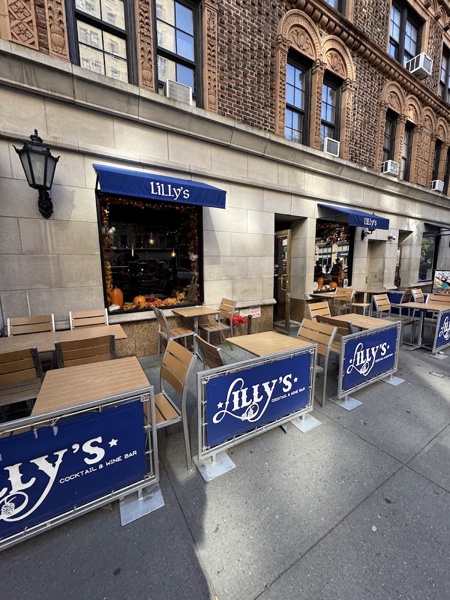 Lilly's Cocktail And Wine